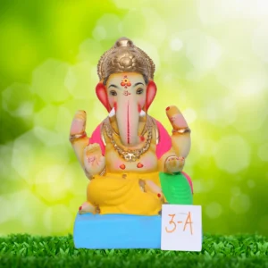 Ganpati idol sitting in Purna padmasan